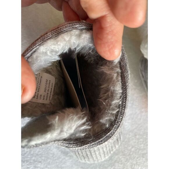Gray Toddler Booties with Pom Poms Size 3.5 NWOT - Picture 8 of 9
